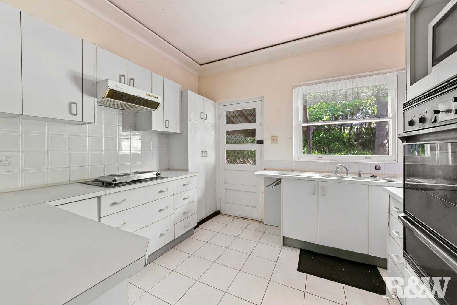 11 Scott Street Point Clare