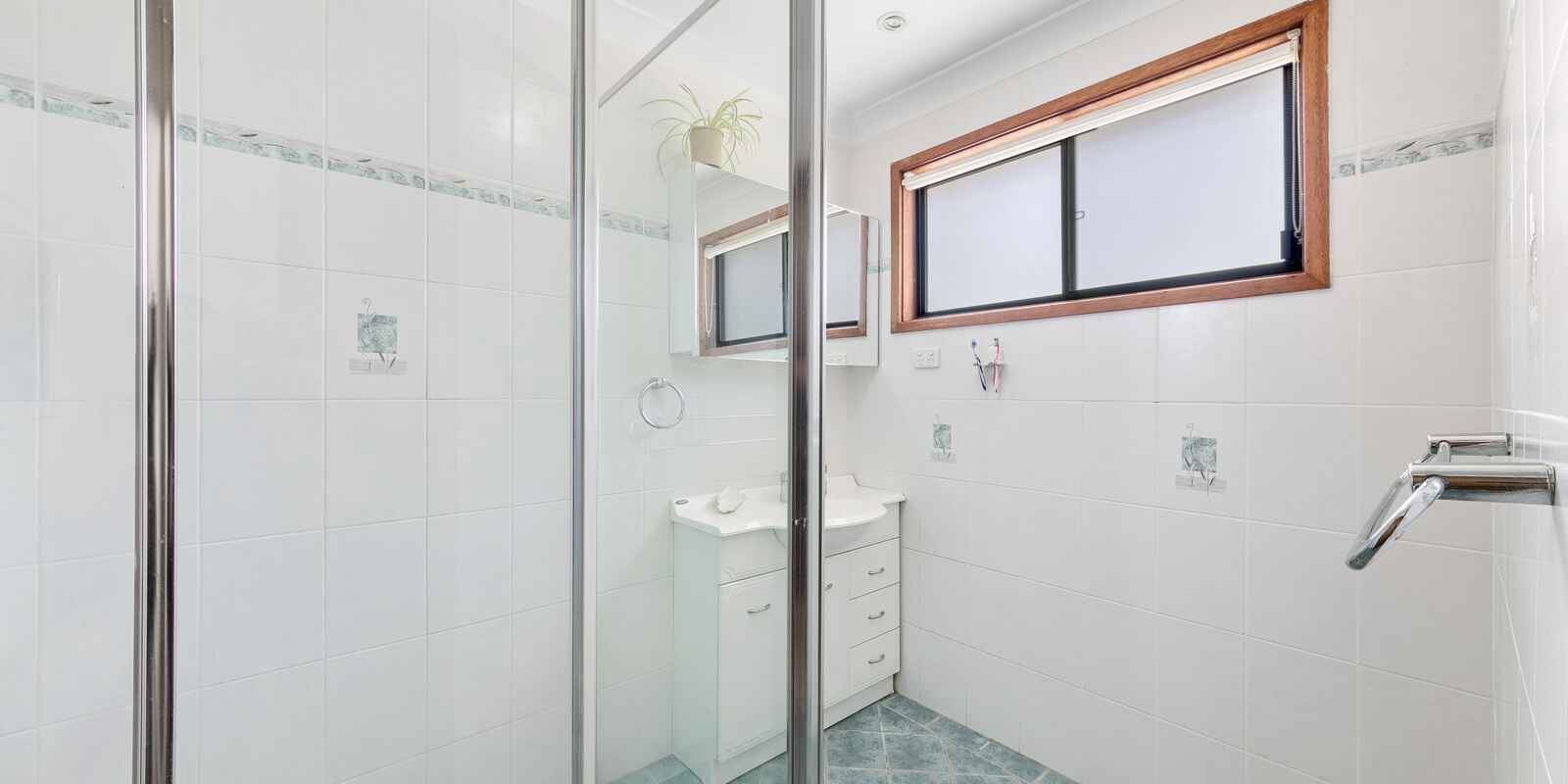 25 Shoalhaven Drive Woy Woy