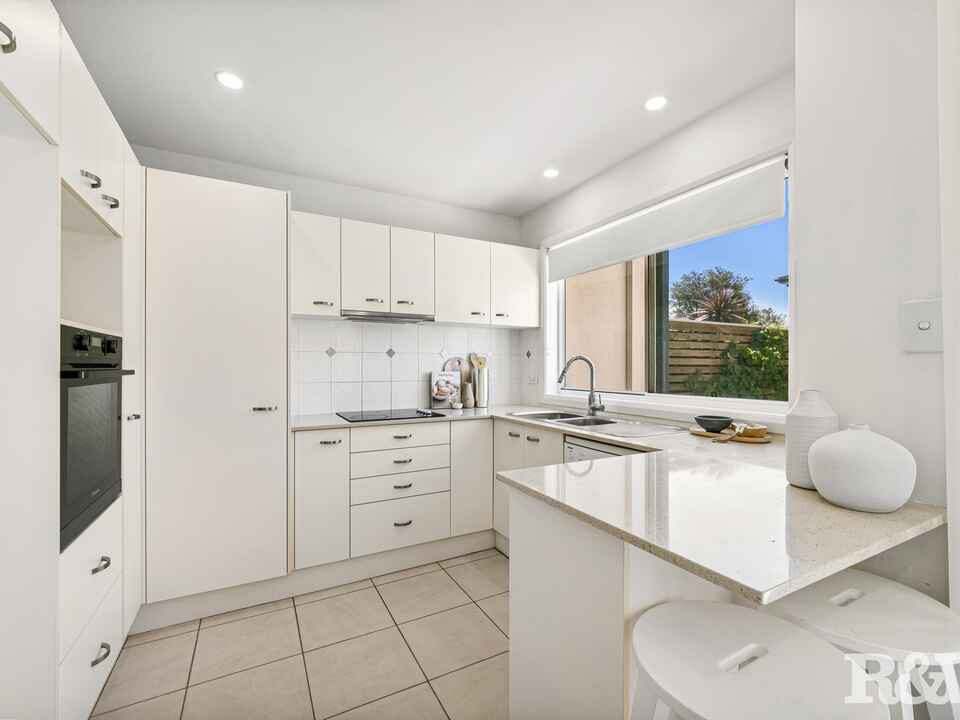 Townhouse For Lease 2/711 Rickard Road Empire Bay