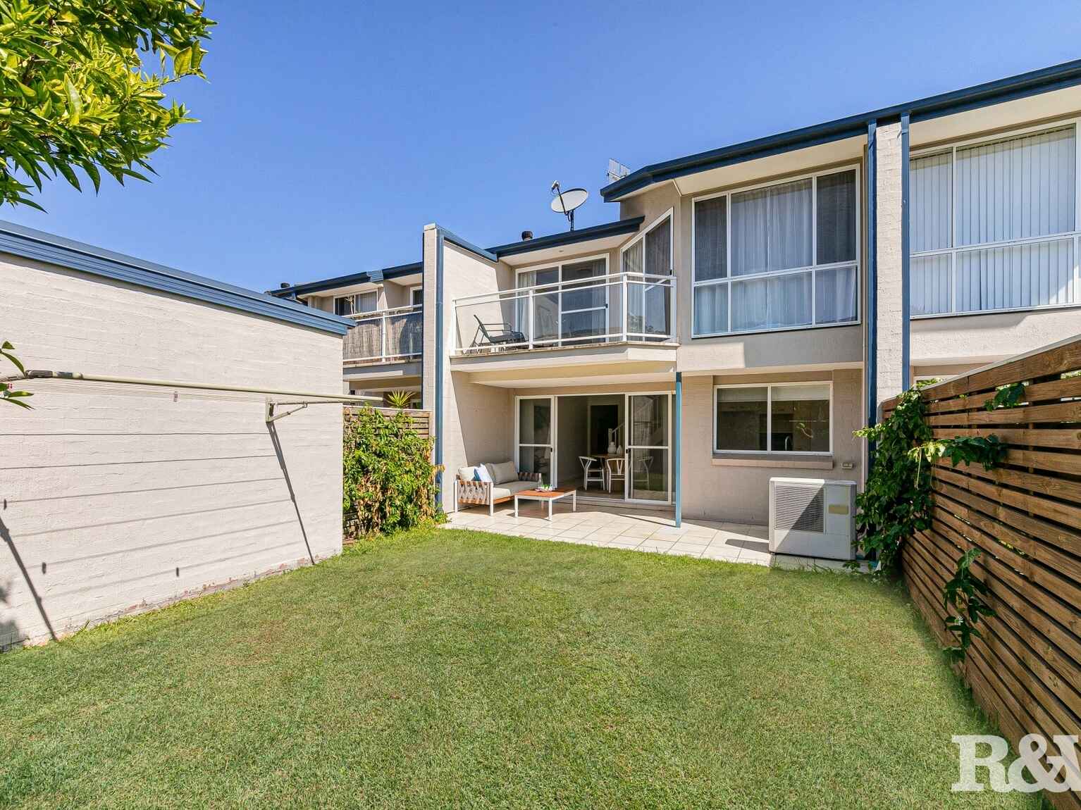 Townhouse For Lease 2/711 Rickard Road Empire Bay