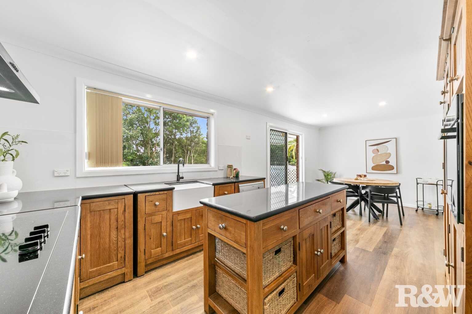 52 Wendy Drive Point Clare