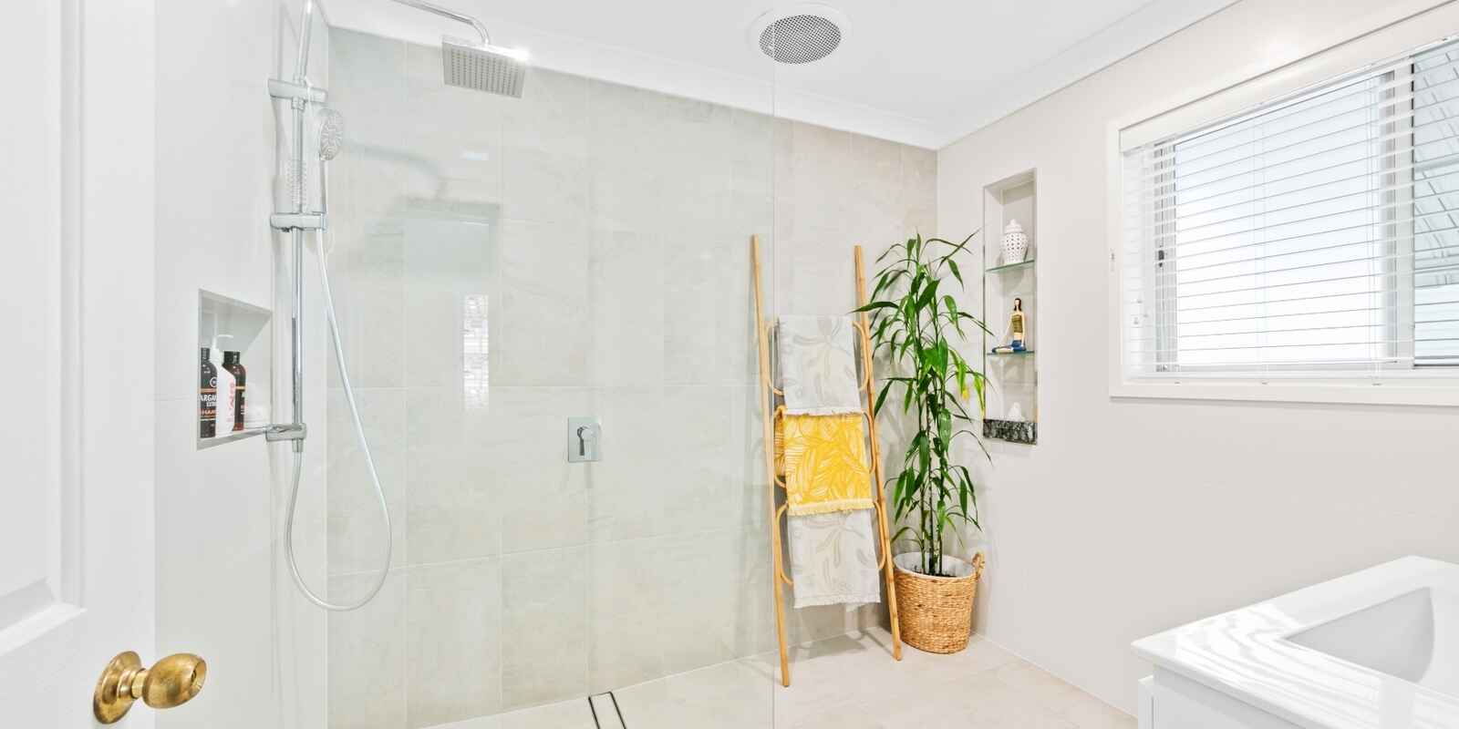 15 Winifred Avenue Umina Beach 15 Winifred Avenue Umina Beach