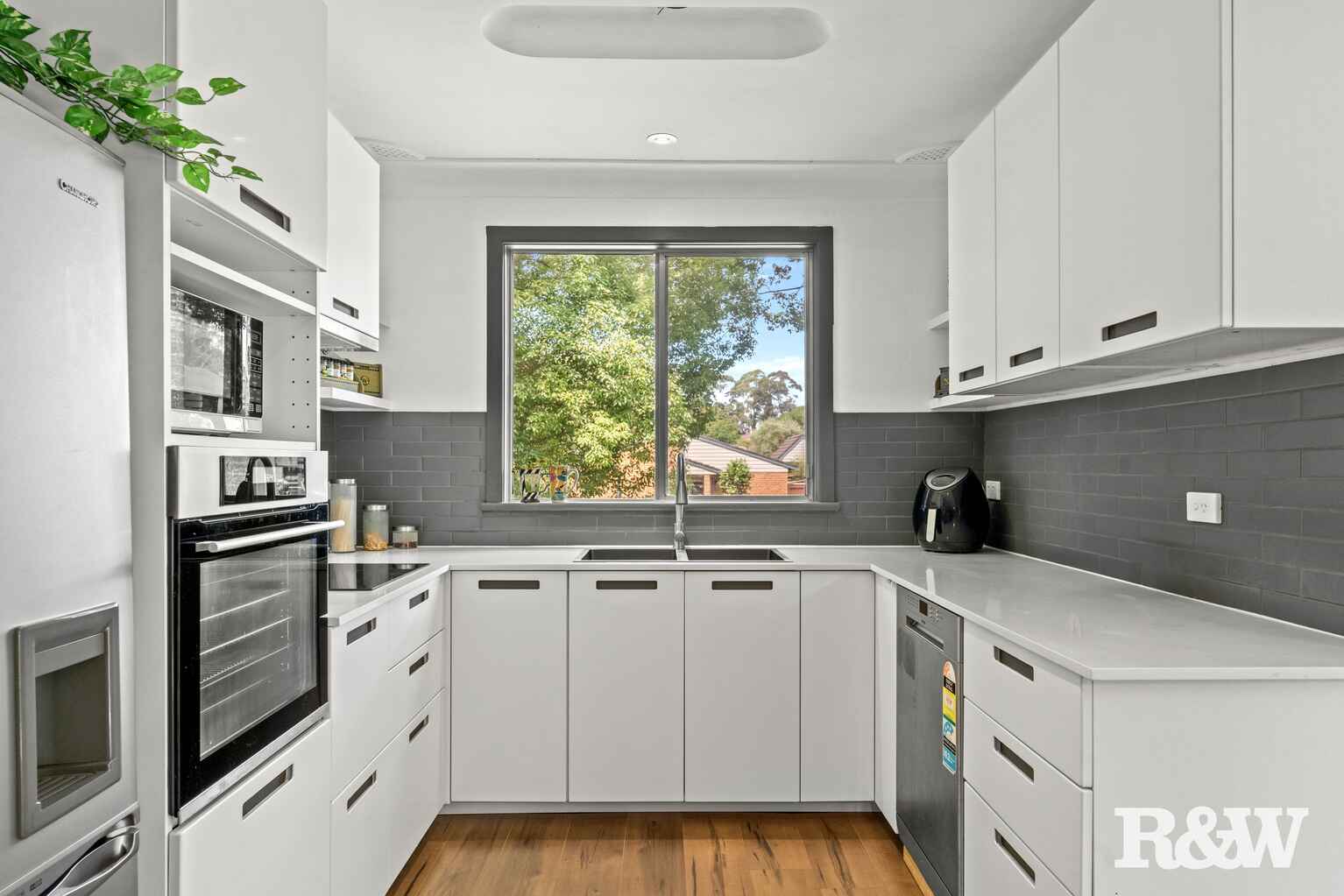 133 Brisbane Water Drive Point Clare 133 Brisbane Water Drive Point Clare