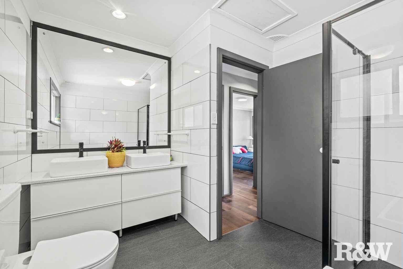 133 Brisbane Water Drive Point Clare 133 Brisbane Water Drive Point Clare