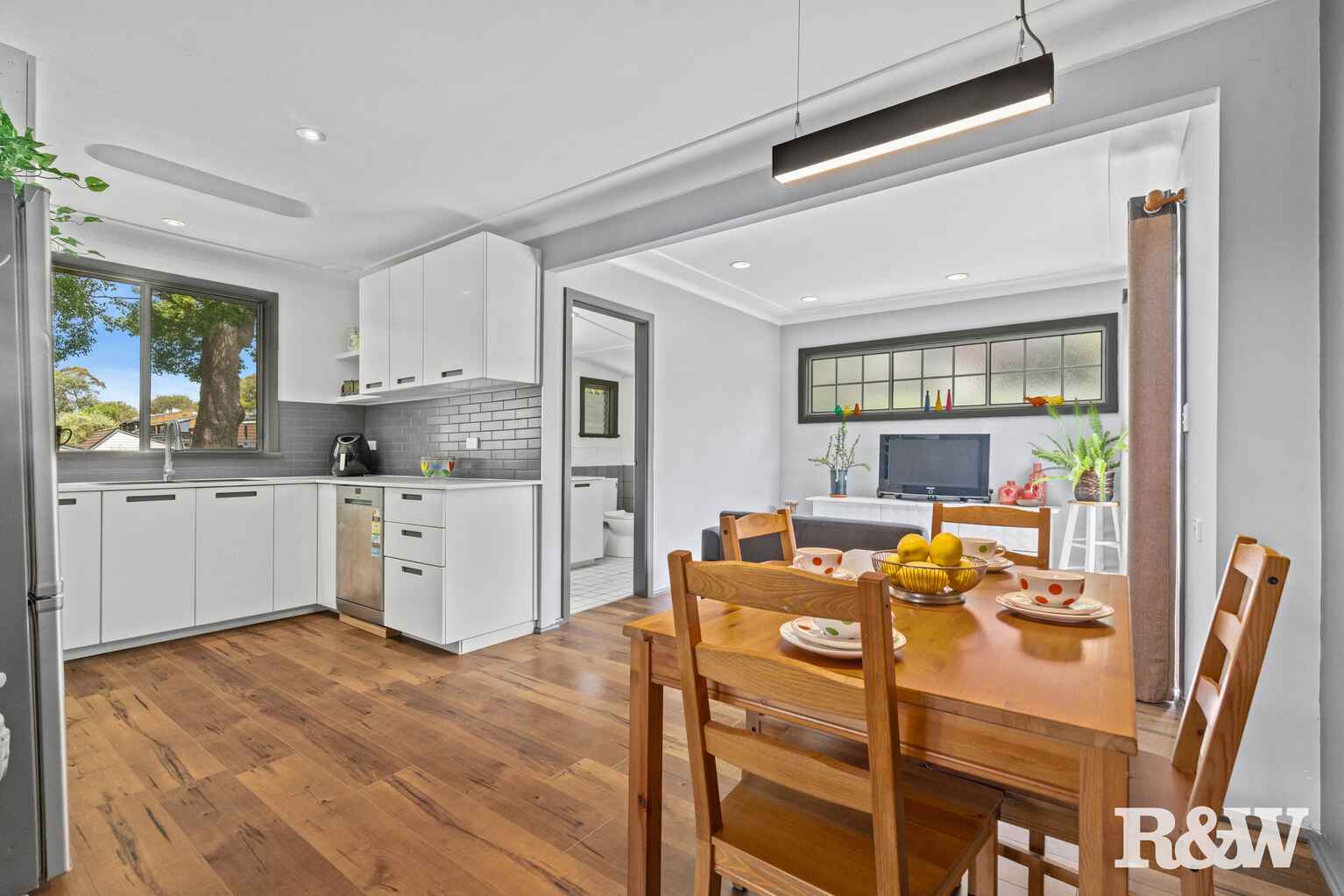 133 Brisbane Water Drive Point Clare 133 Brisbane Water Drive Point Clare