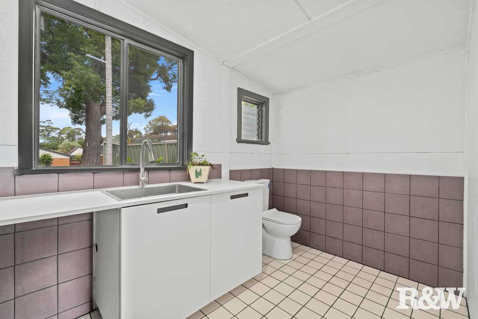 133 Brisbane Water Drive Point Clare 133 Brisbane Water Drive Point Clare