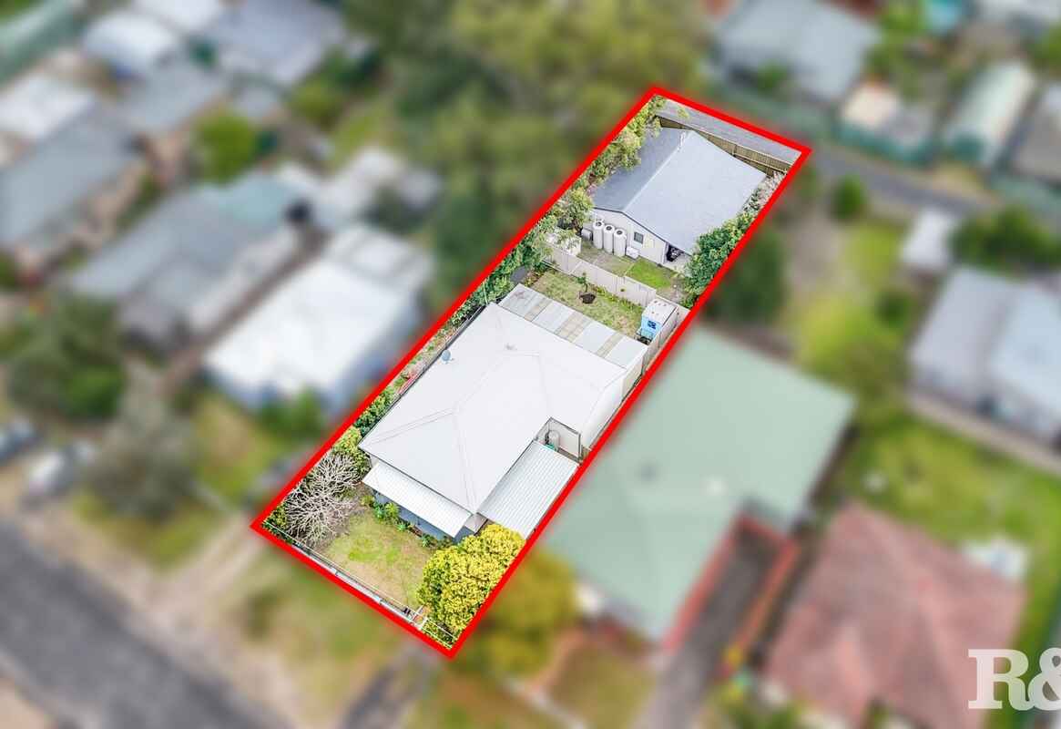 Versatile Dual-Income Opportunity in Prime Ettalong Beach Location
