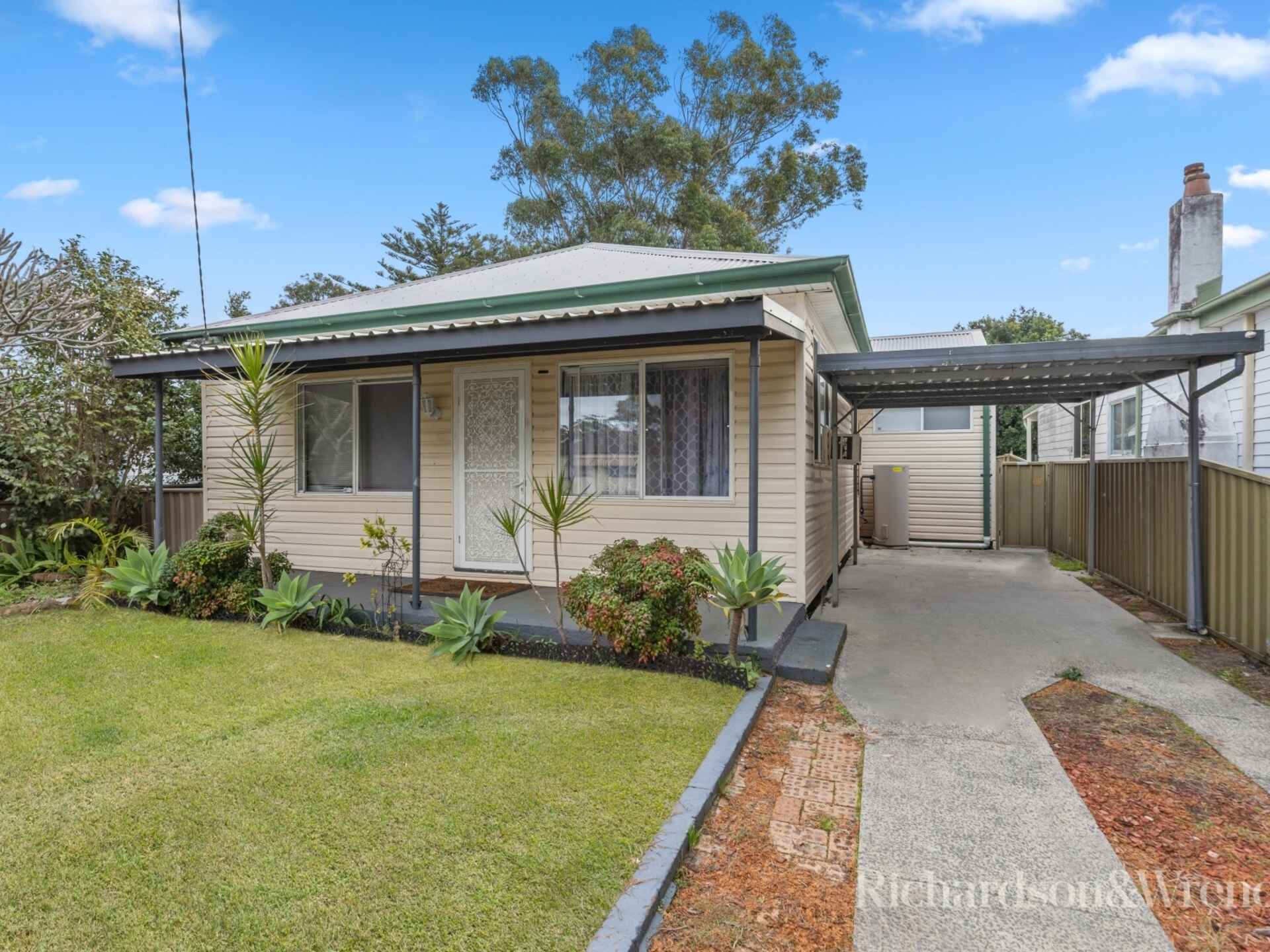 19 Banksia Street Ettalong Beach