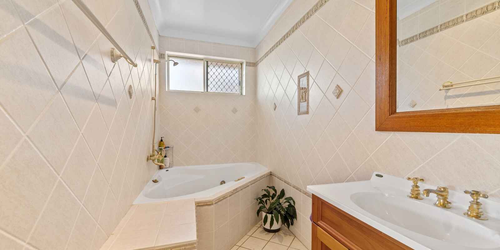 30 Sorrento Road Empire Bay 30 Sorrento Road Empire Bay