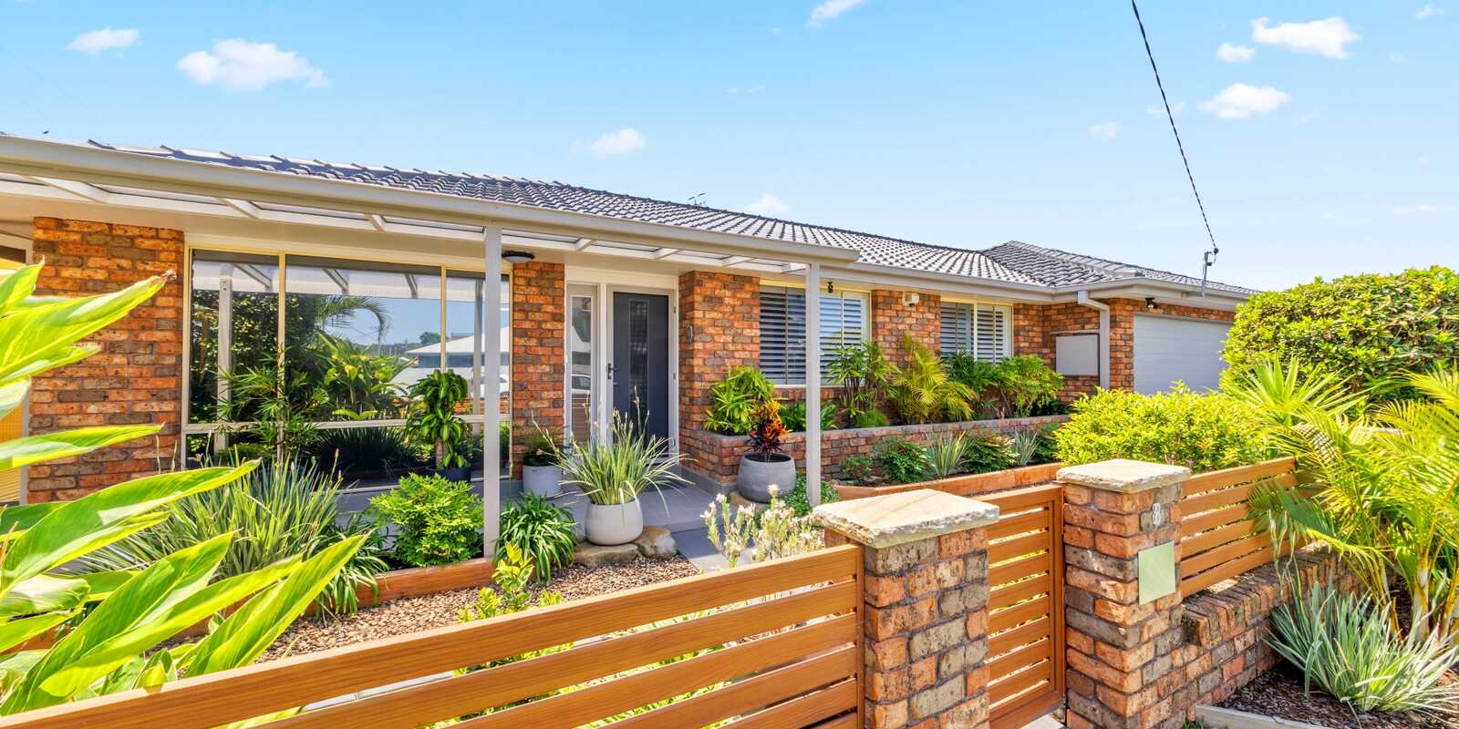8 Telopea Street Booker Bay 8 Telopea Street Booker Bay