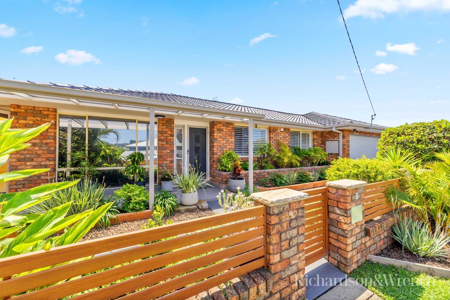8 Telopea Street Booker Bay 8 Telopea Street Booker Bay
