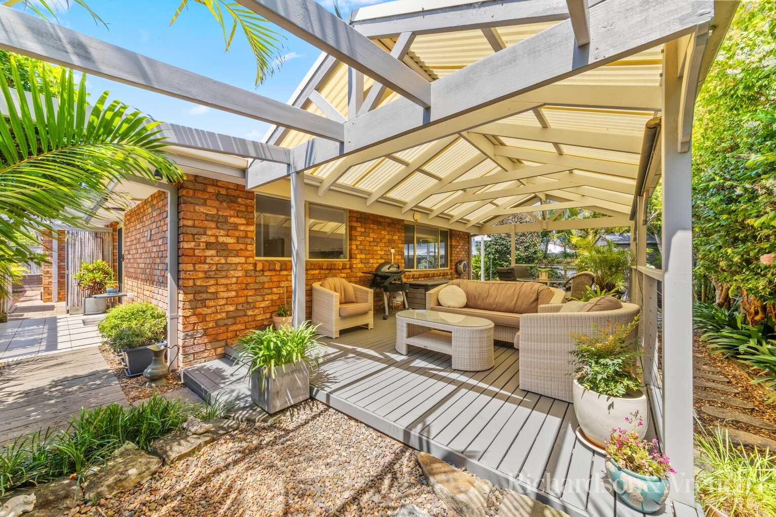 8 Telopea Street Booker Bay 8 Telopea Street Booker Bay