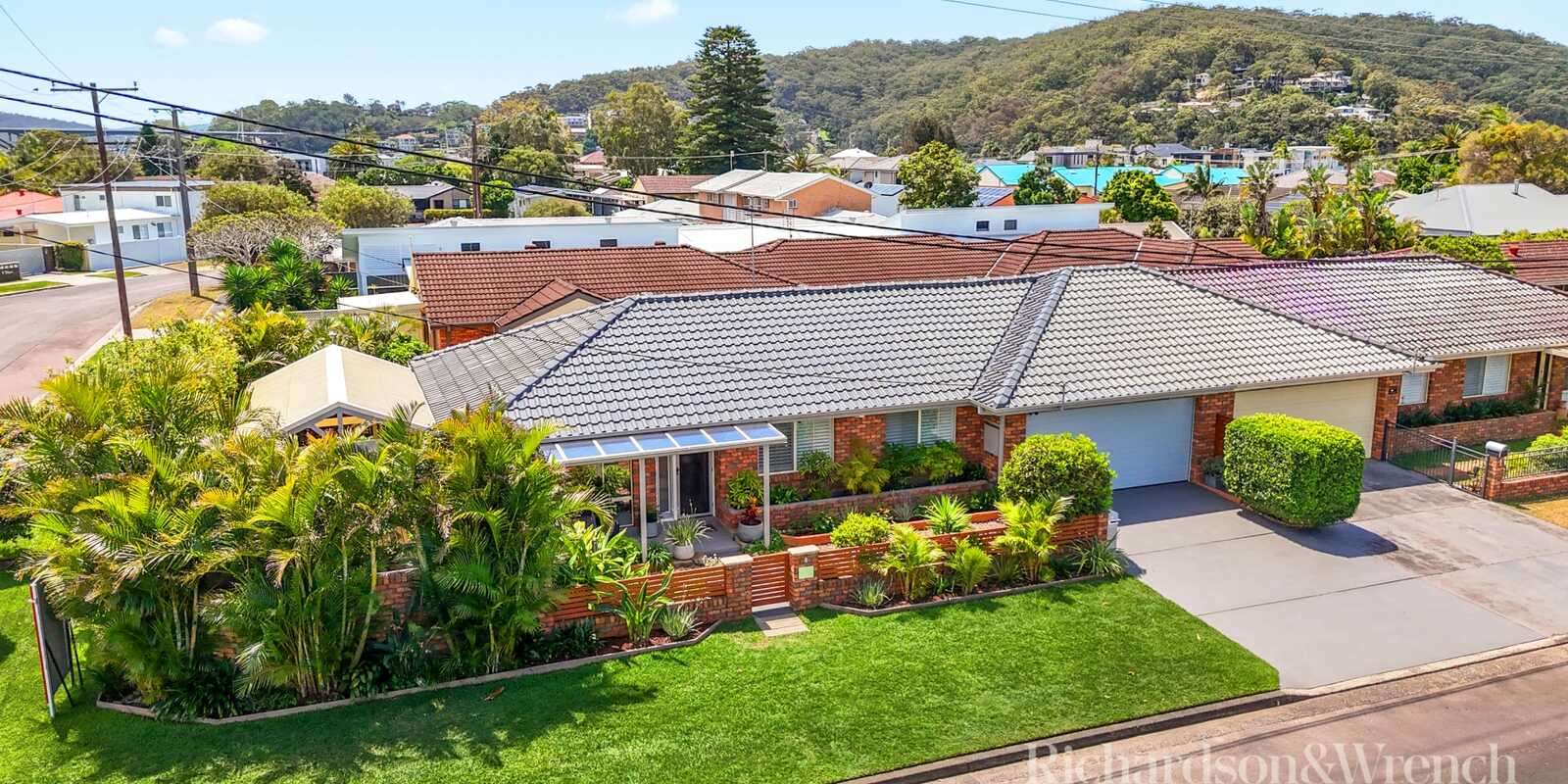 8 Telopea Street Booker Bay 8 Telopea Street Booker Bay