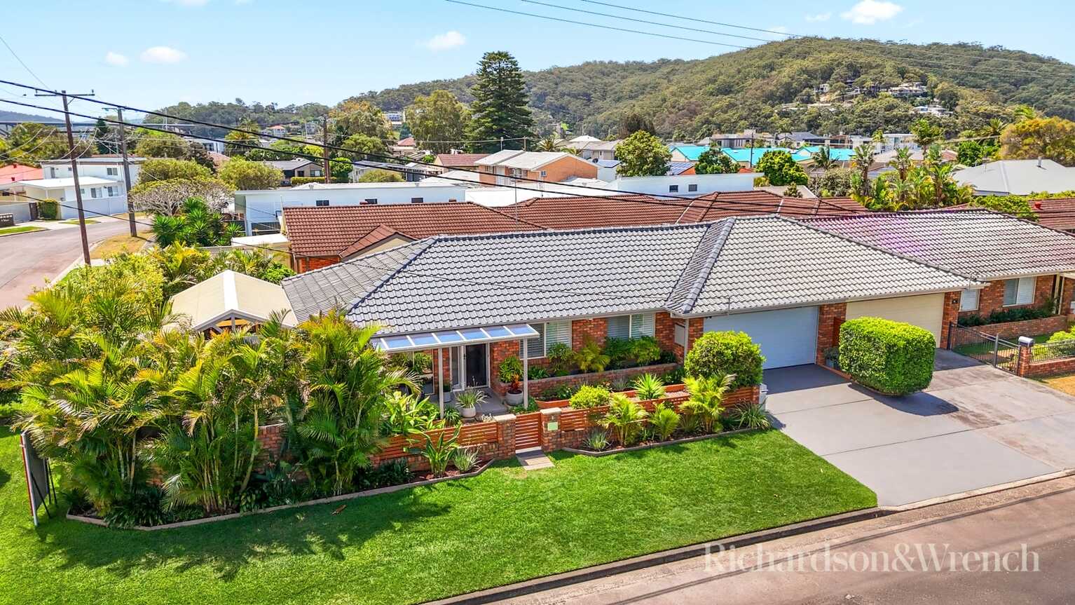 8 Telopea Street Booker Bay 8 Telopea Street Booker Bay