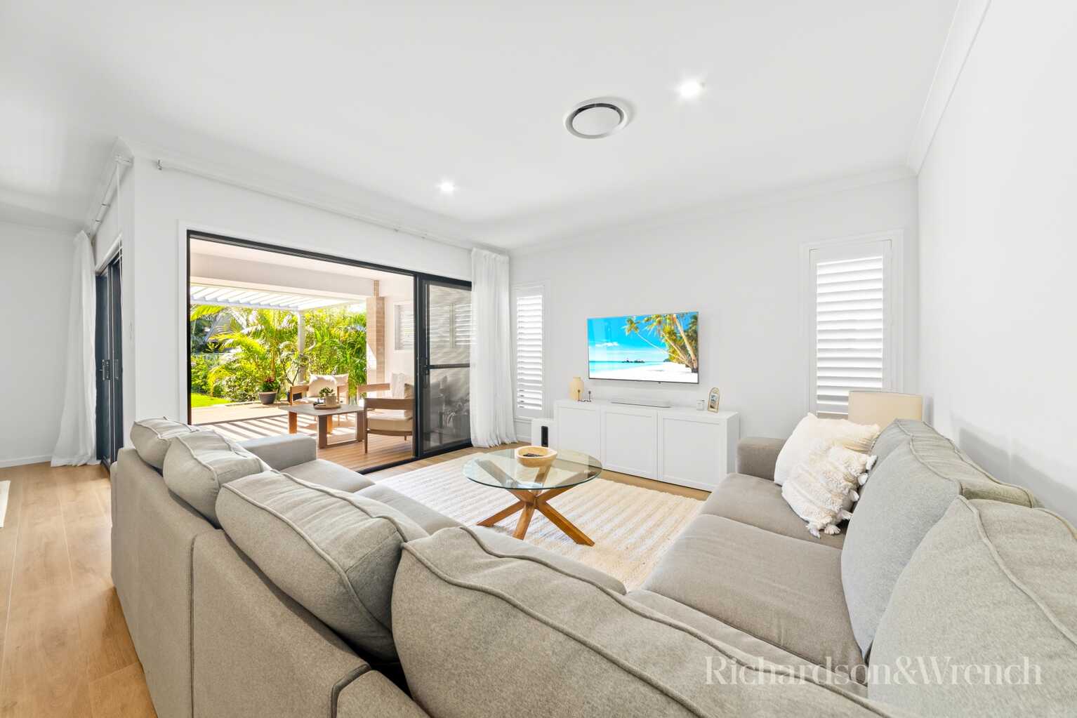 26 Davis Street Booker Bay 26 Davis Street Booker Bay