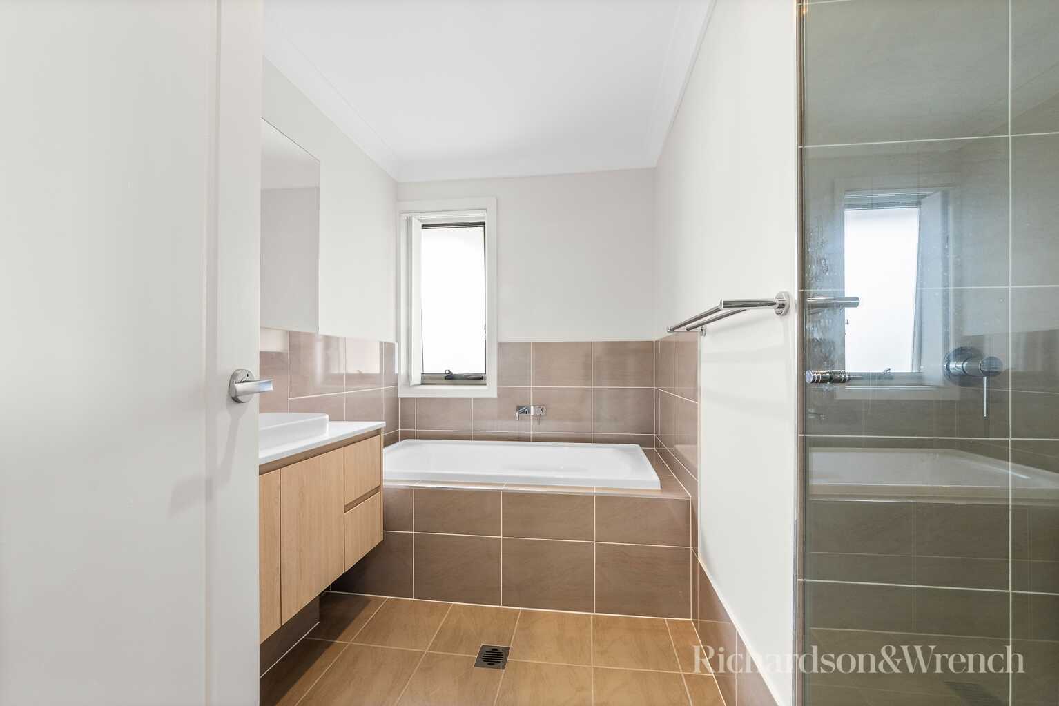 1/139 Barrenjoey Road Ettalong Beach