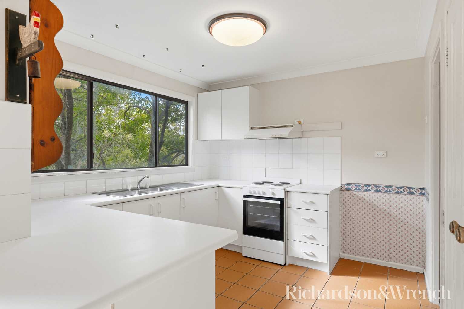 19 Sublime Point Avenue Tascott 19 Sublime Point Avenue Tascott