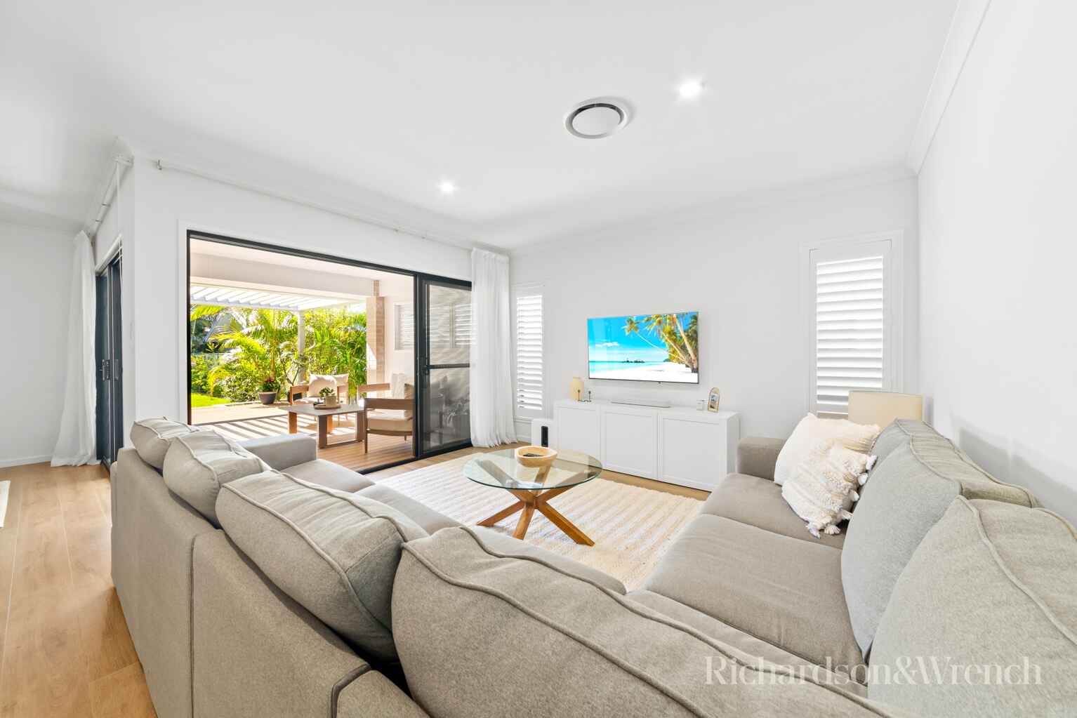 26 Davis Street Booker Bay 26 Davis Street Booker Bay