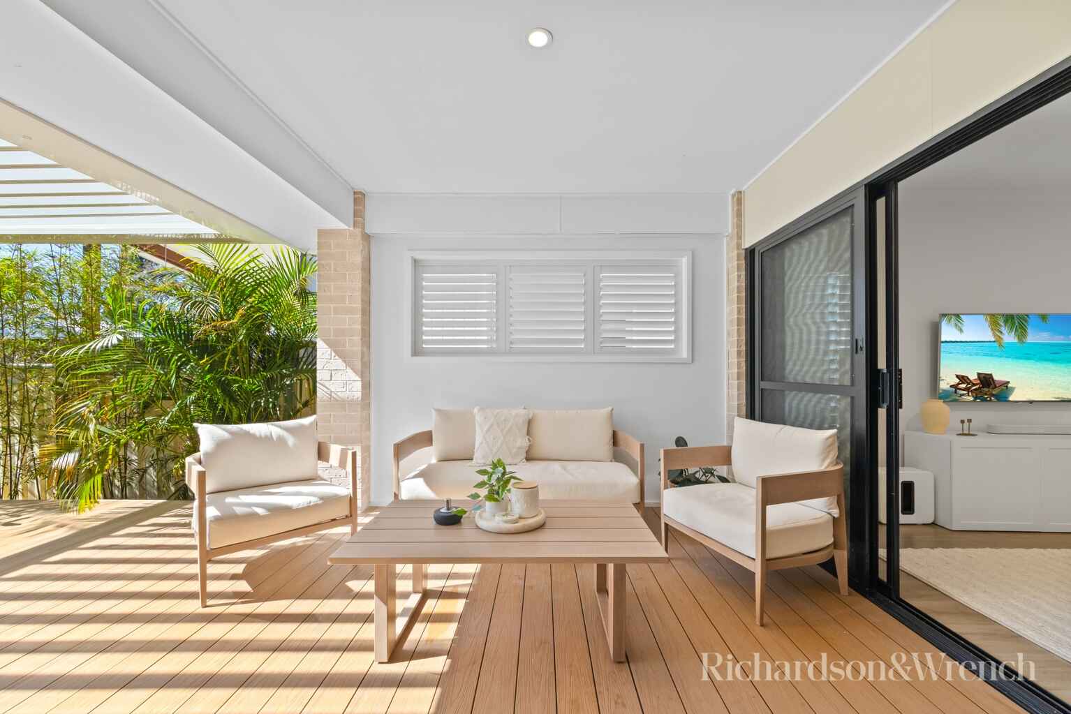 26 Davis Street Booker Bay 26 Davis Street Booker Bay