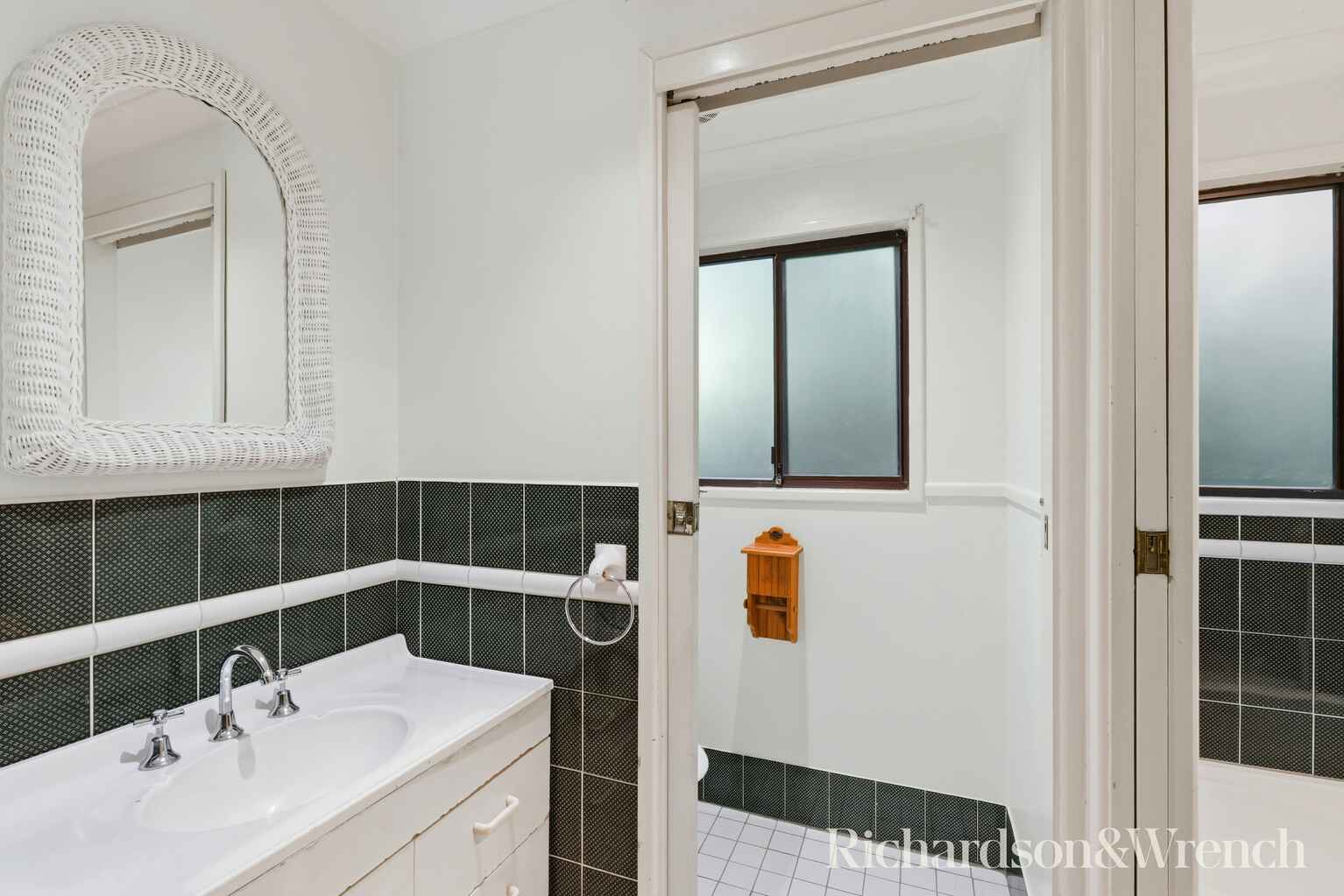 19 Sublime Point Avenue Tascott 19 Sublime Point Avenue Tascott