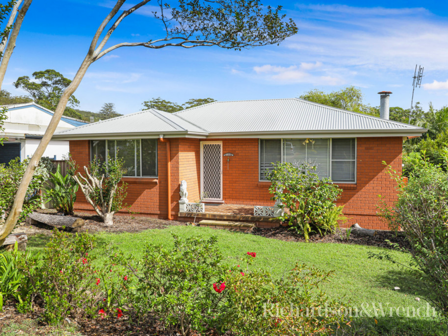 12 Matthews Parade Point Clare 12 Matthews Parade Point Clare