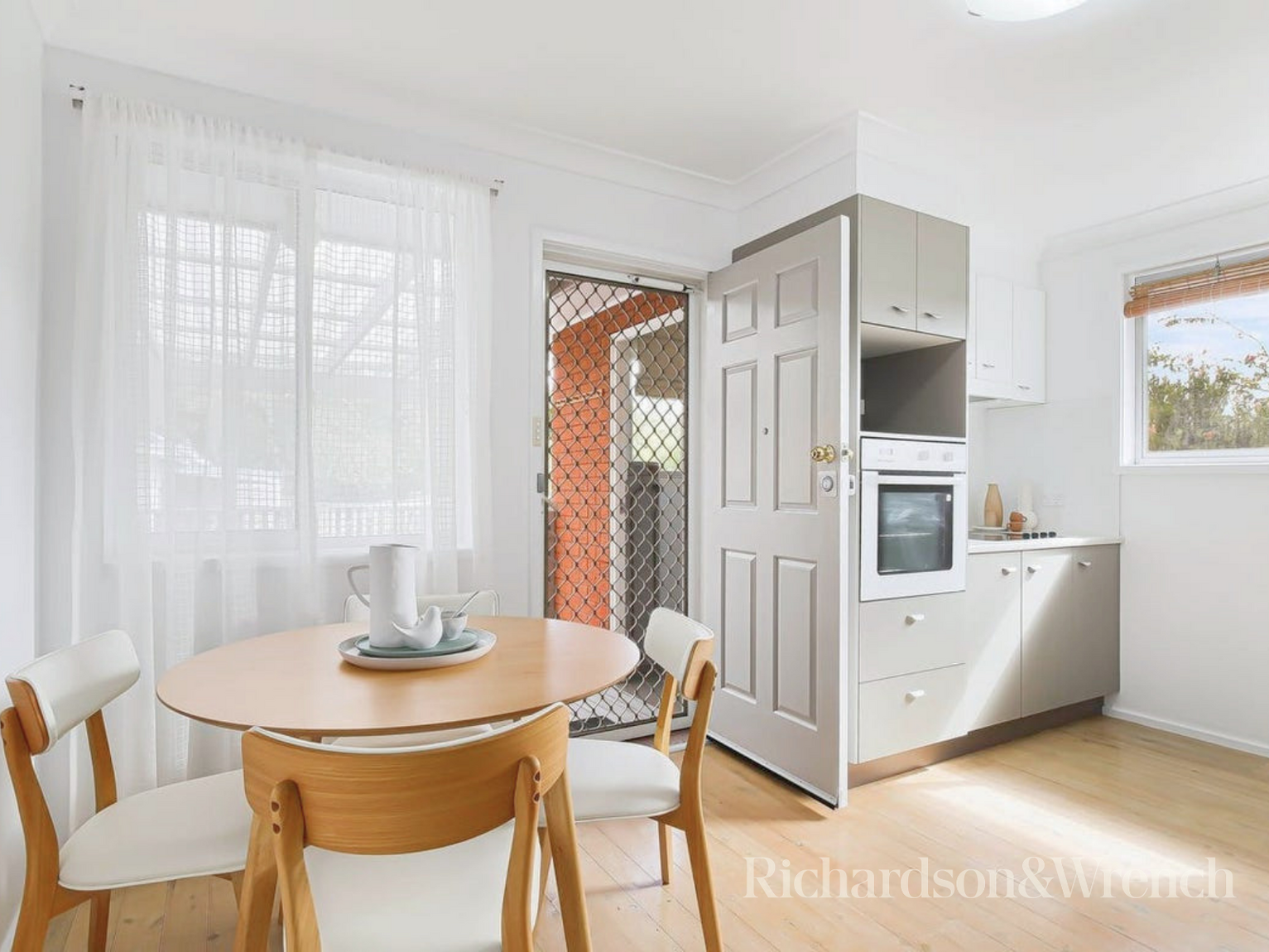 12 Matthews Parade Point Clare 12 Matthews Parade Point Clare