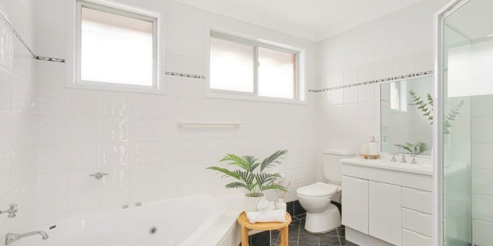 12 Matthews Parade Point Clare 12 Matthews Parade Point Clare