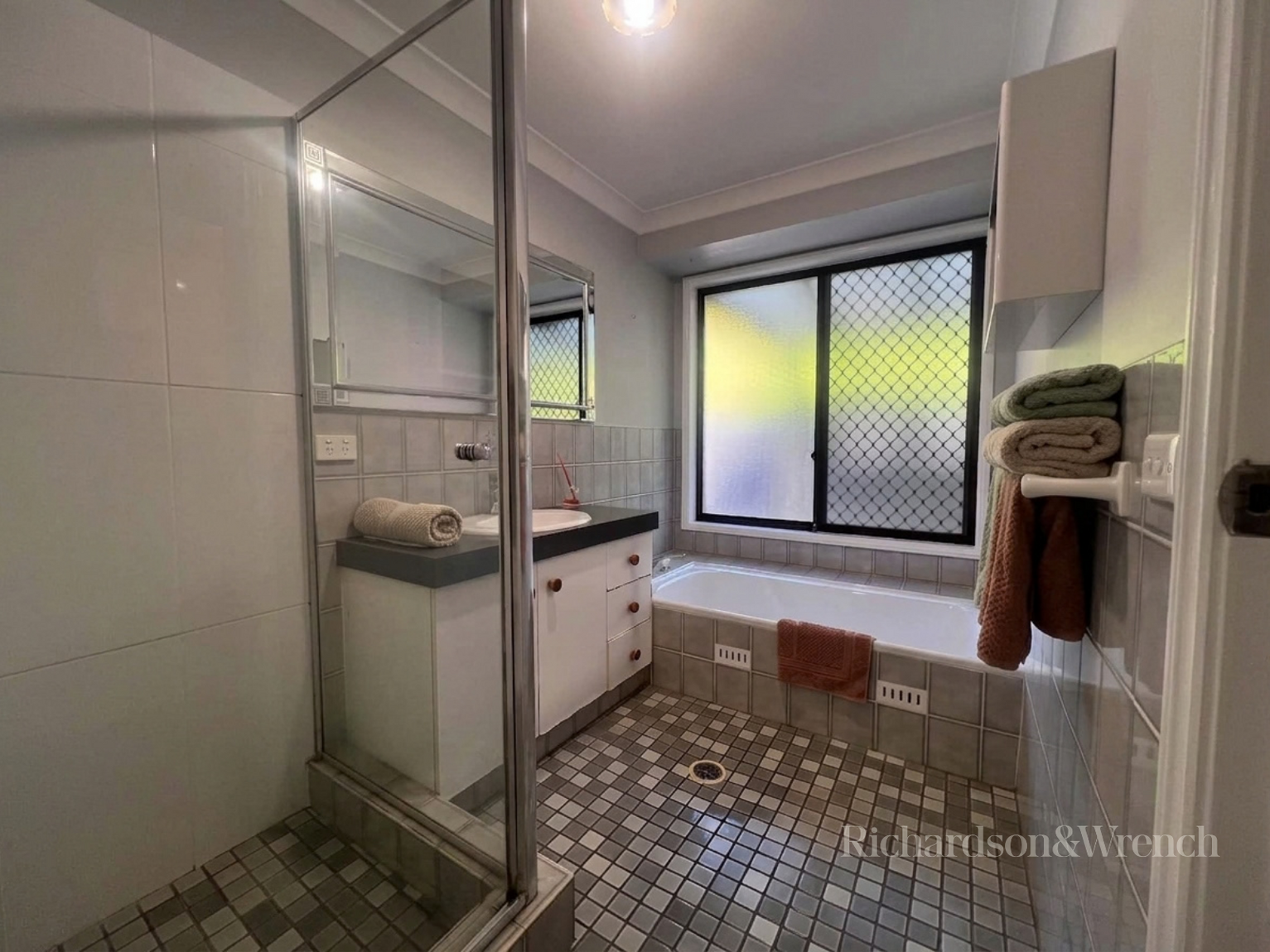 1/7 Robson Close Point Clare